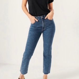 Abercrombie Ultra High Rise Straight Ankle Pant